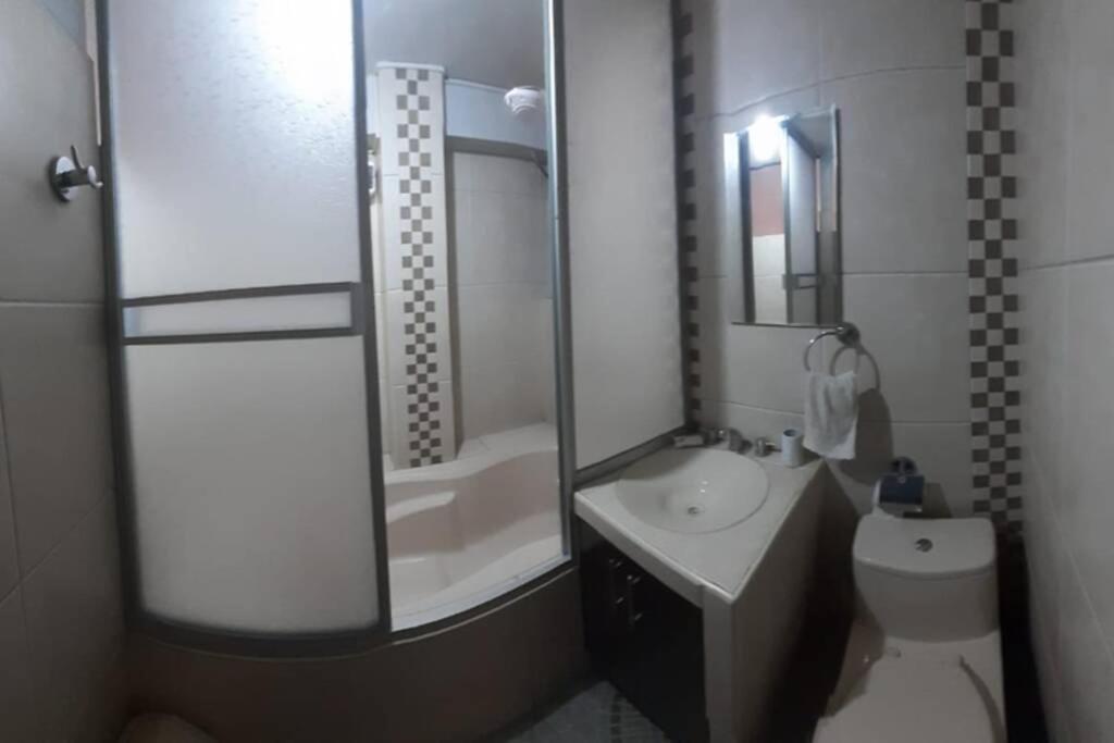 A Un Minuto Del Aeropuerto Sientase Como En Casa Cusco Exterior foto